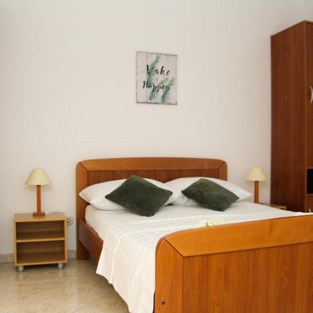 Apartments Marina Свети свети Филип и Яков Екстериор снимка